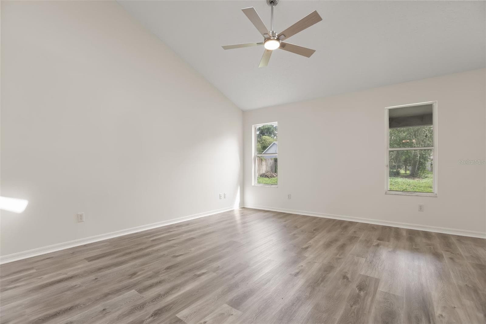 Single Family Residence at 32930 INDIAN WOODS DR, LEESBURG, photo 6 of 35