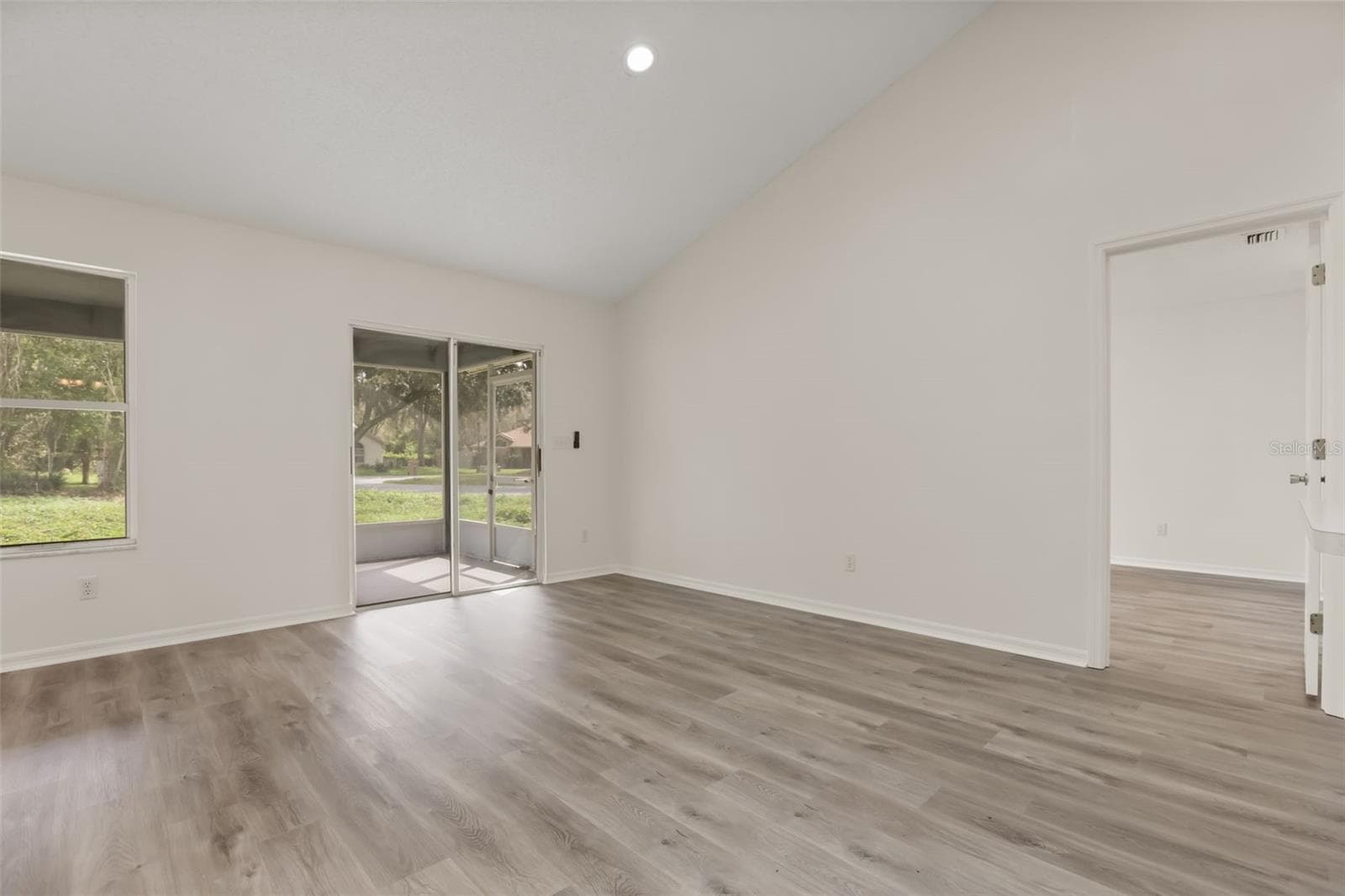 Single Family Residence at 32930 INDIAN WOODS DR, LEESBURG, photo 7 of 35