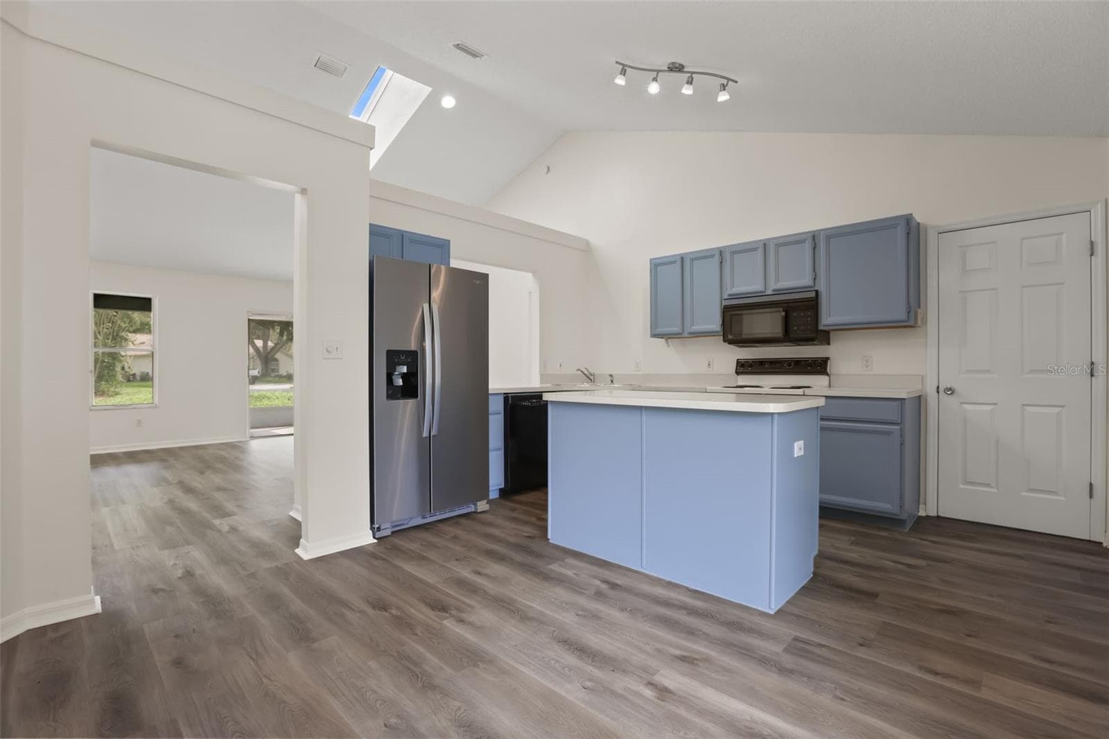 Single Family Residence at 32930 INDIAN WOODS DR, LEESBURG, photo 9 of 35