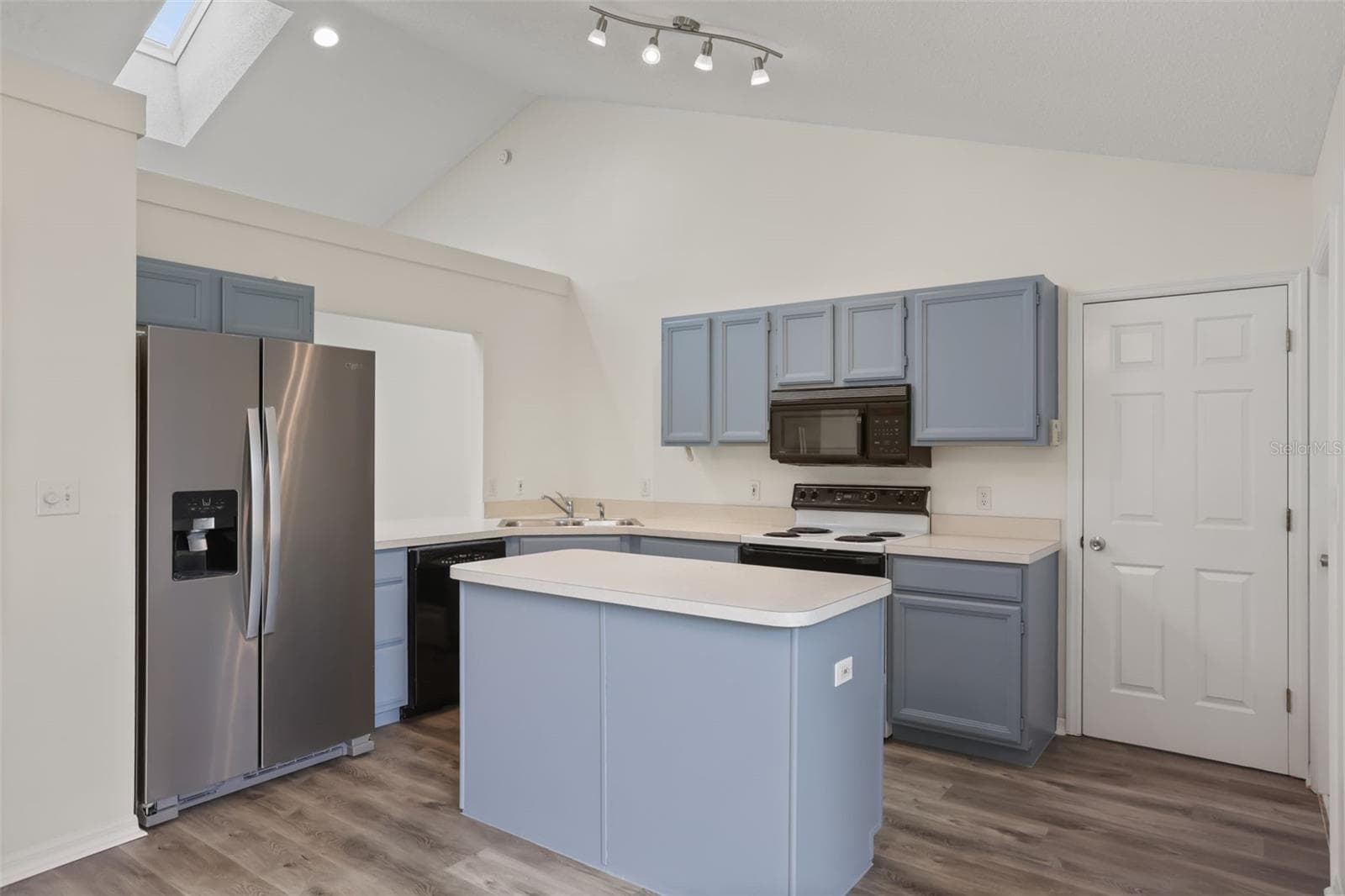 Single Family Residence at 32930 INDIAN WOODS DR, LEESBURG, photo 10 of 35