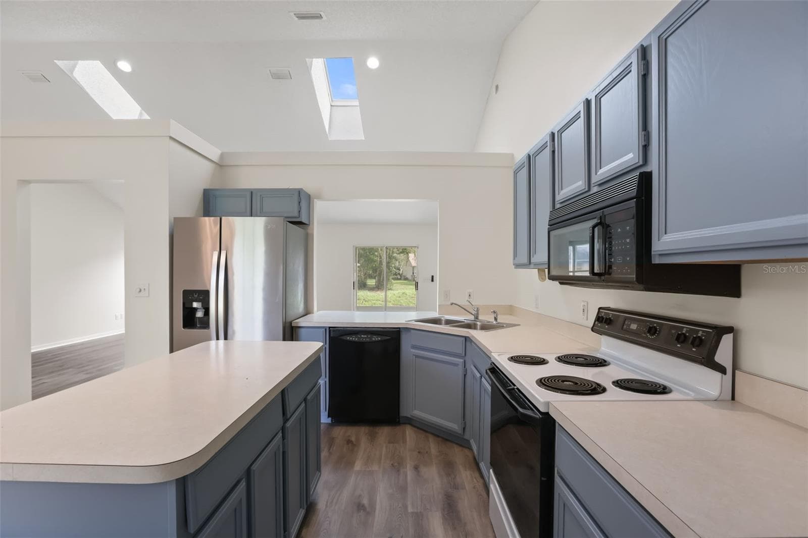 Single Family Residence at 32930 INDIAN WOODS DR, LEESBURG, photo 11 of 35