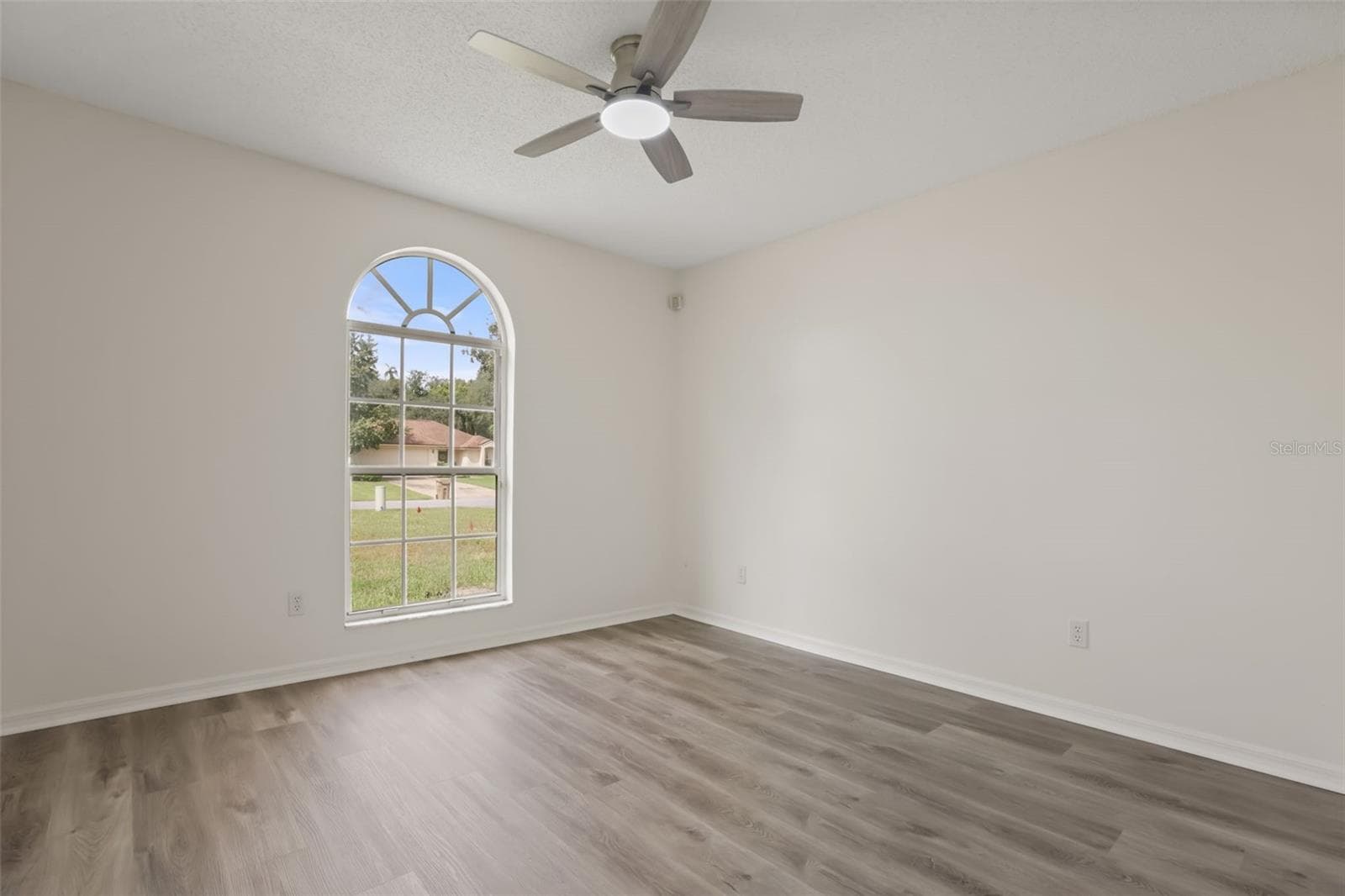 Single Family Residence at 32930 INDIAN WOODS DR, LEESBURG, photo 18 of 35