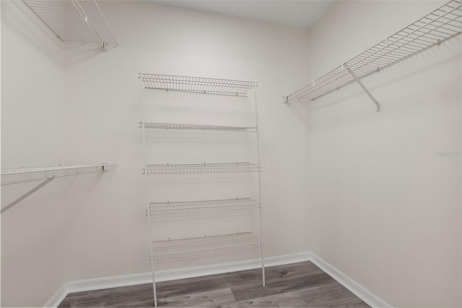 Single Family Residence at 32930 INDIAN WOODS DR, LEESBURG, photo 23 of 35