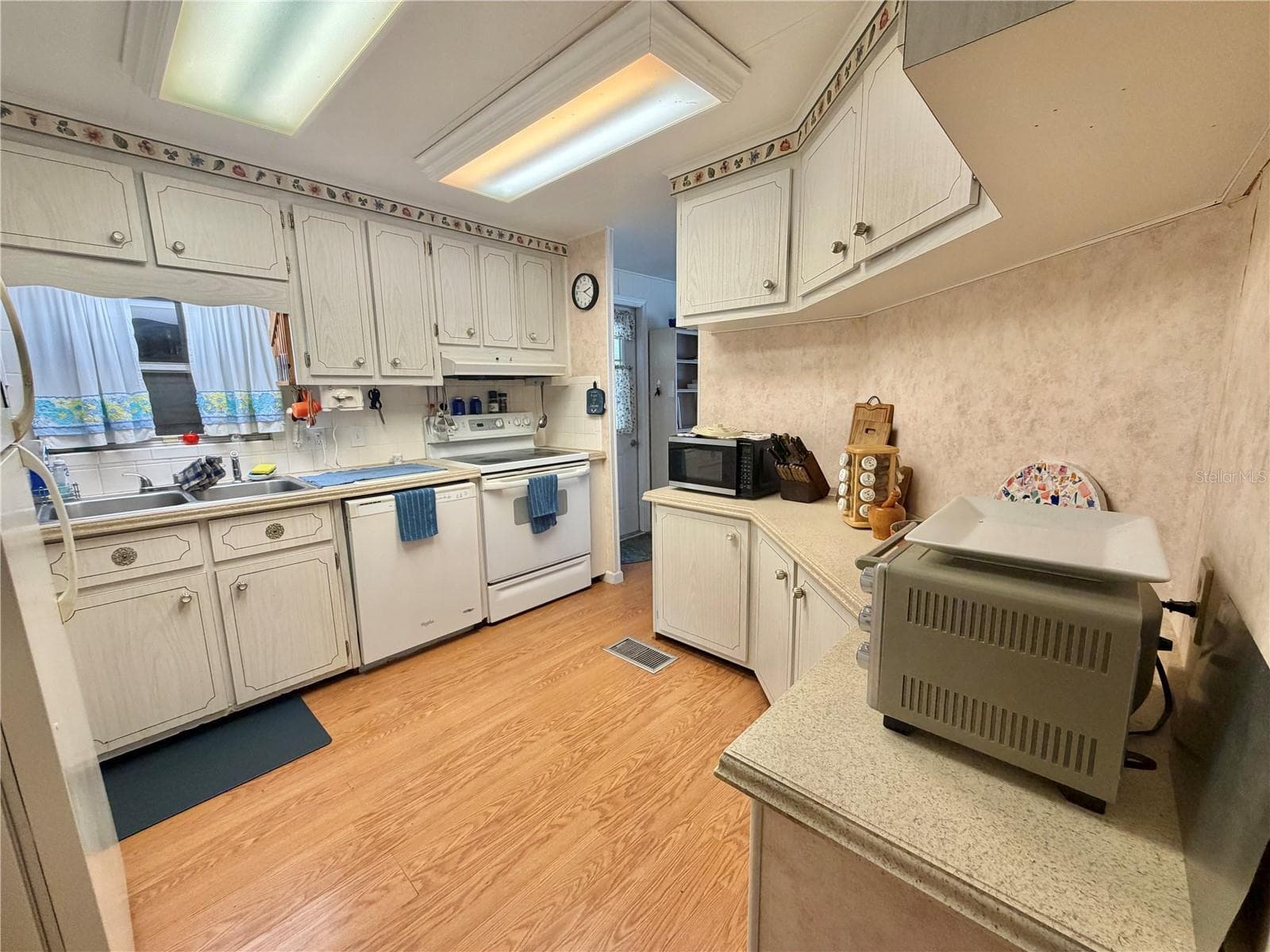 Manufactured Home at 108 MANGO CV, LEESBURG, photo 11 of 155