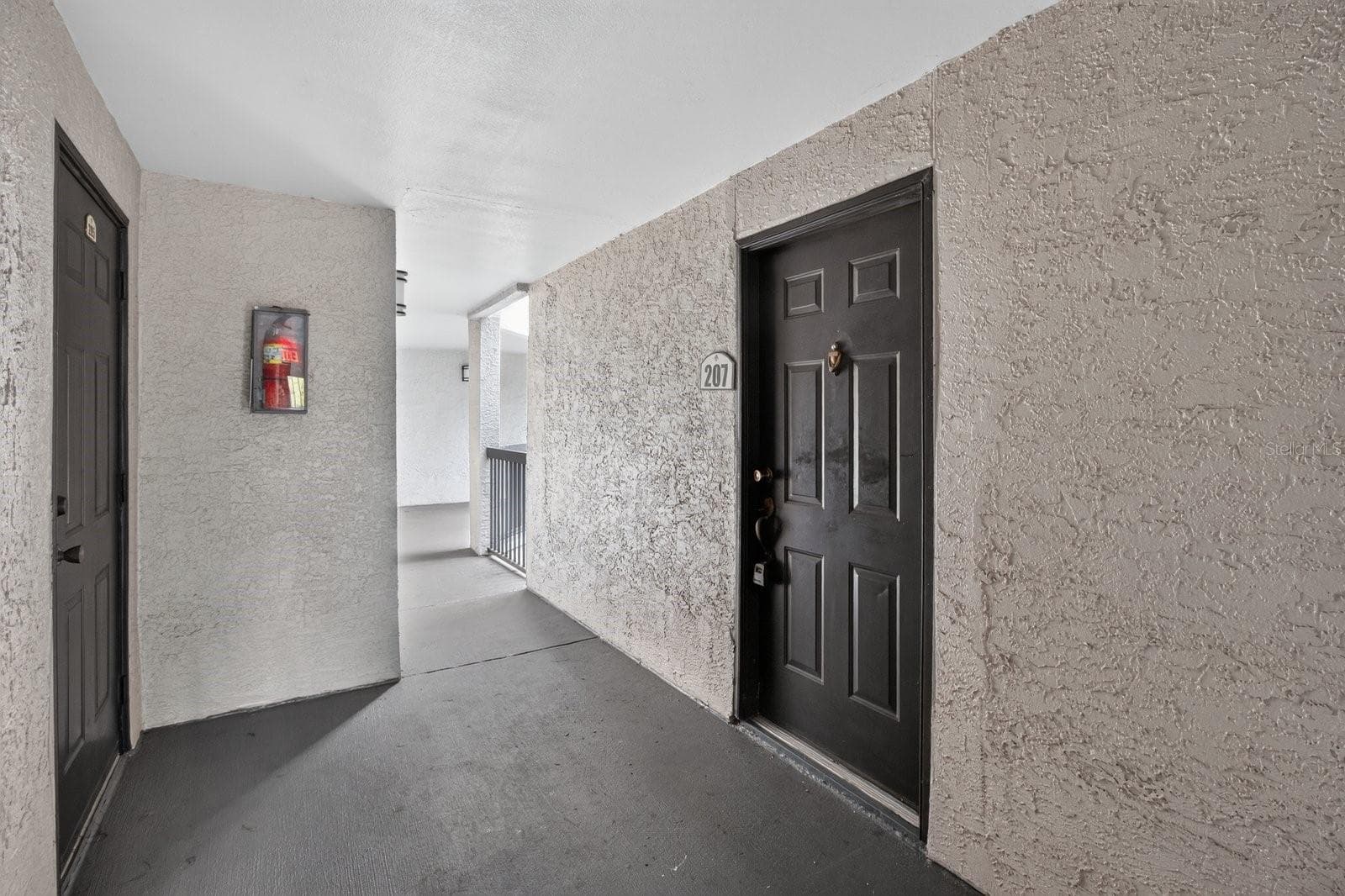 Condominium at 8513 ISLAND BREEZE LN #207, TEMPLE TERRACE, photo 6 of 27