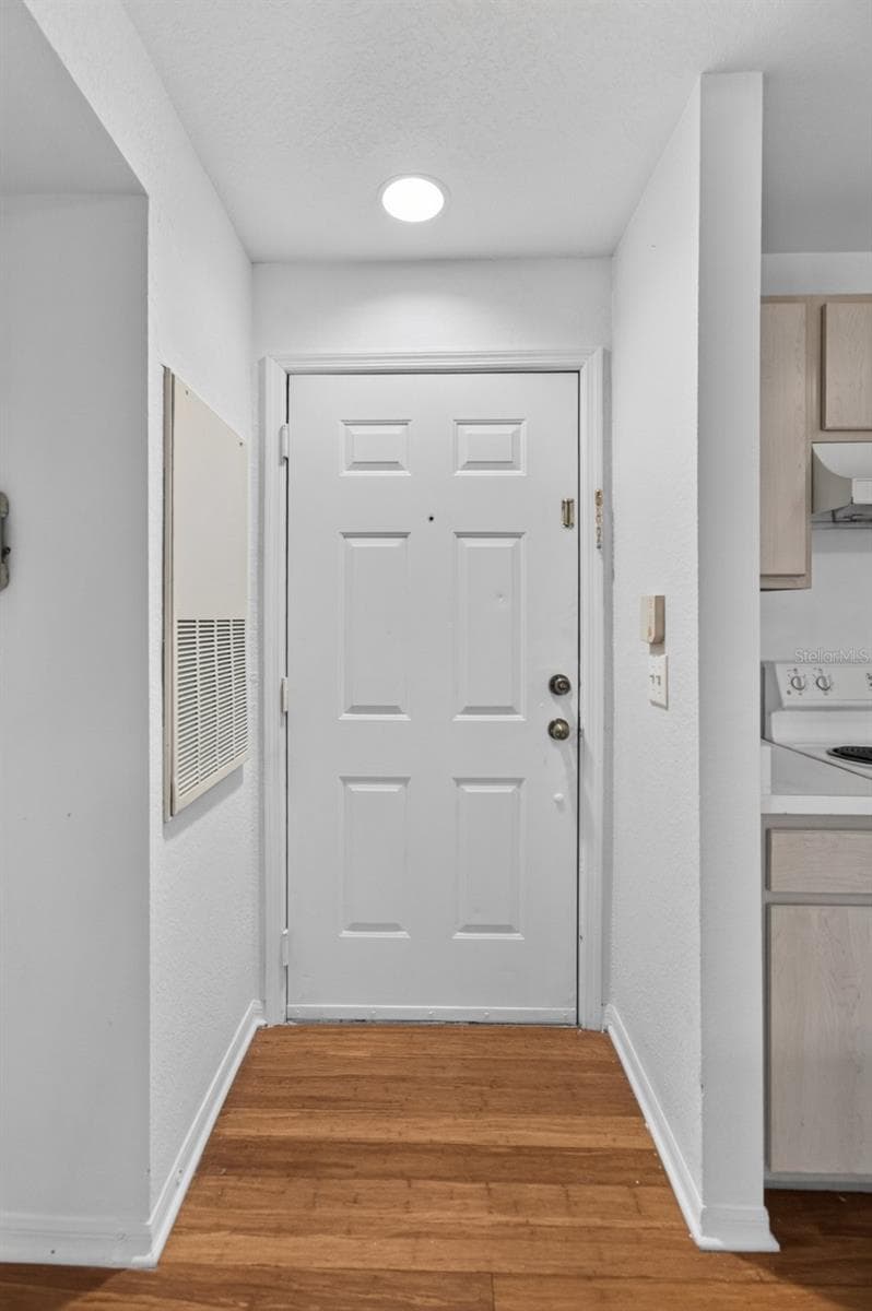 Condominium at 8513 ISLAND BREEZE LN #207, TEMPLE TERRACE, photo 7 of 27