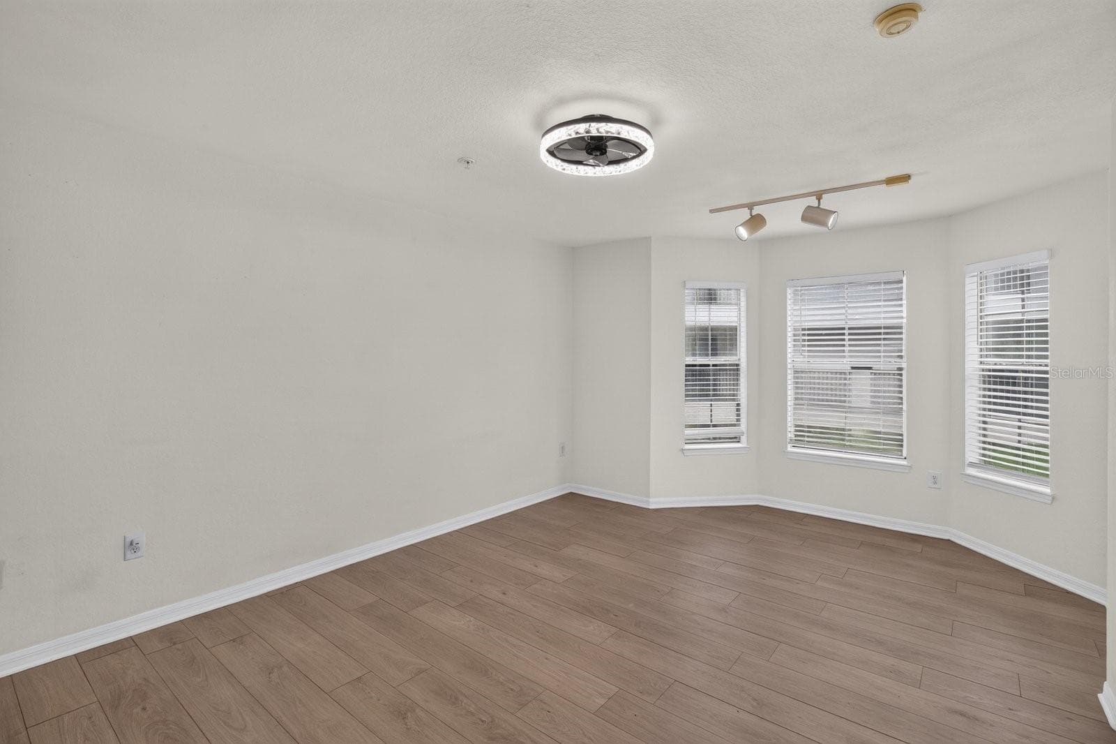 Condominium at 8513 ISLAND BREEZE LN #207, TEMPLE TERRACE, photo 10 of 27