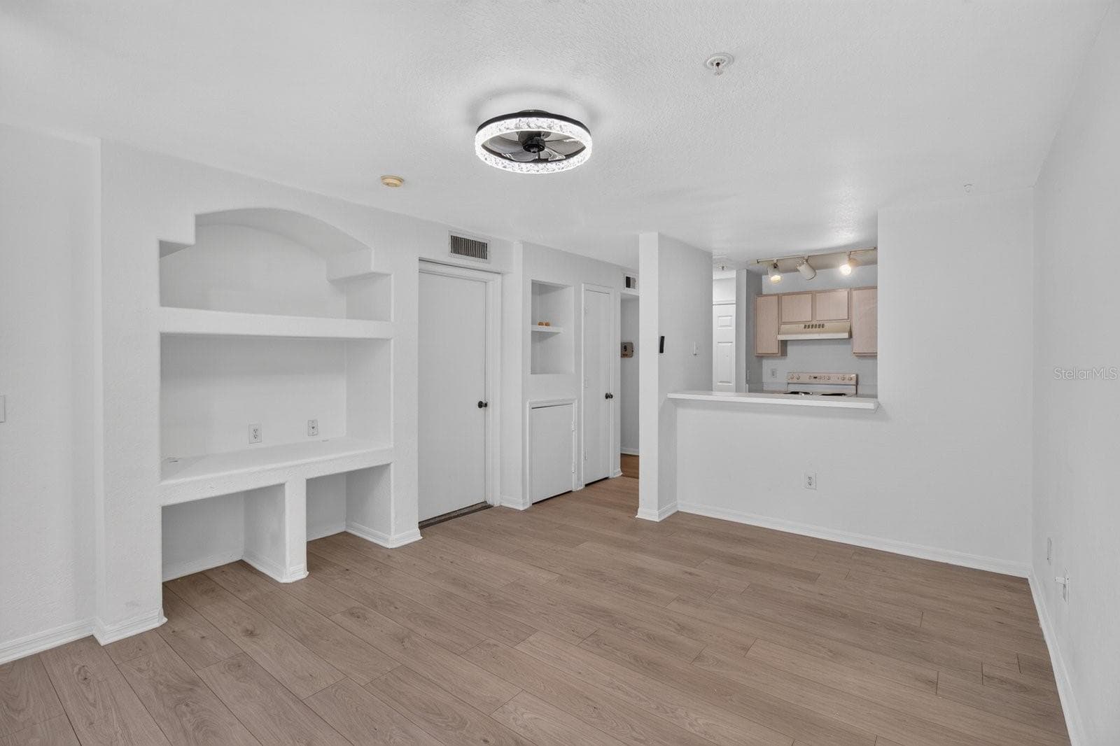 Condominium at 8513 ISLAND BREEZE LN #207, TEMPLE TERRACE, photo 12 of 27