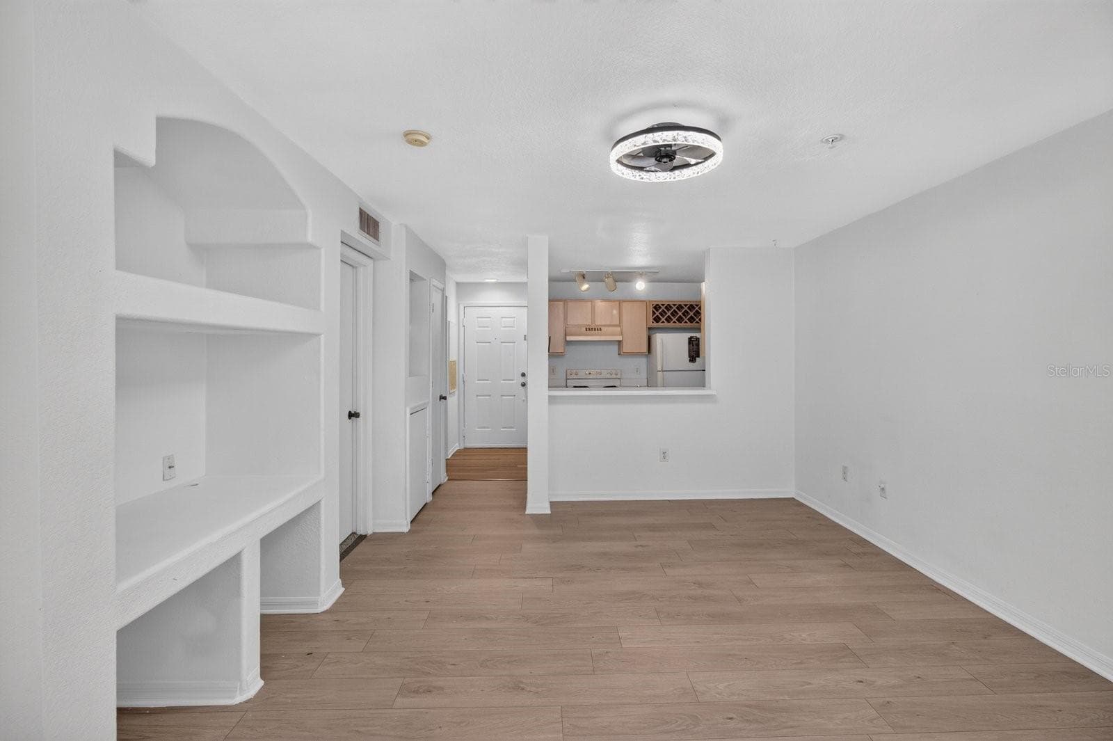 Condominium at 8513 ISLAND BREEZE LN #207, TEMPLE TERRACE, photo 13 of 27
