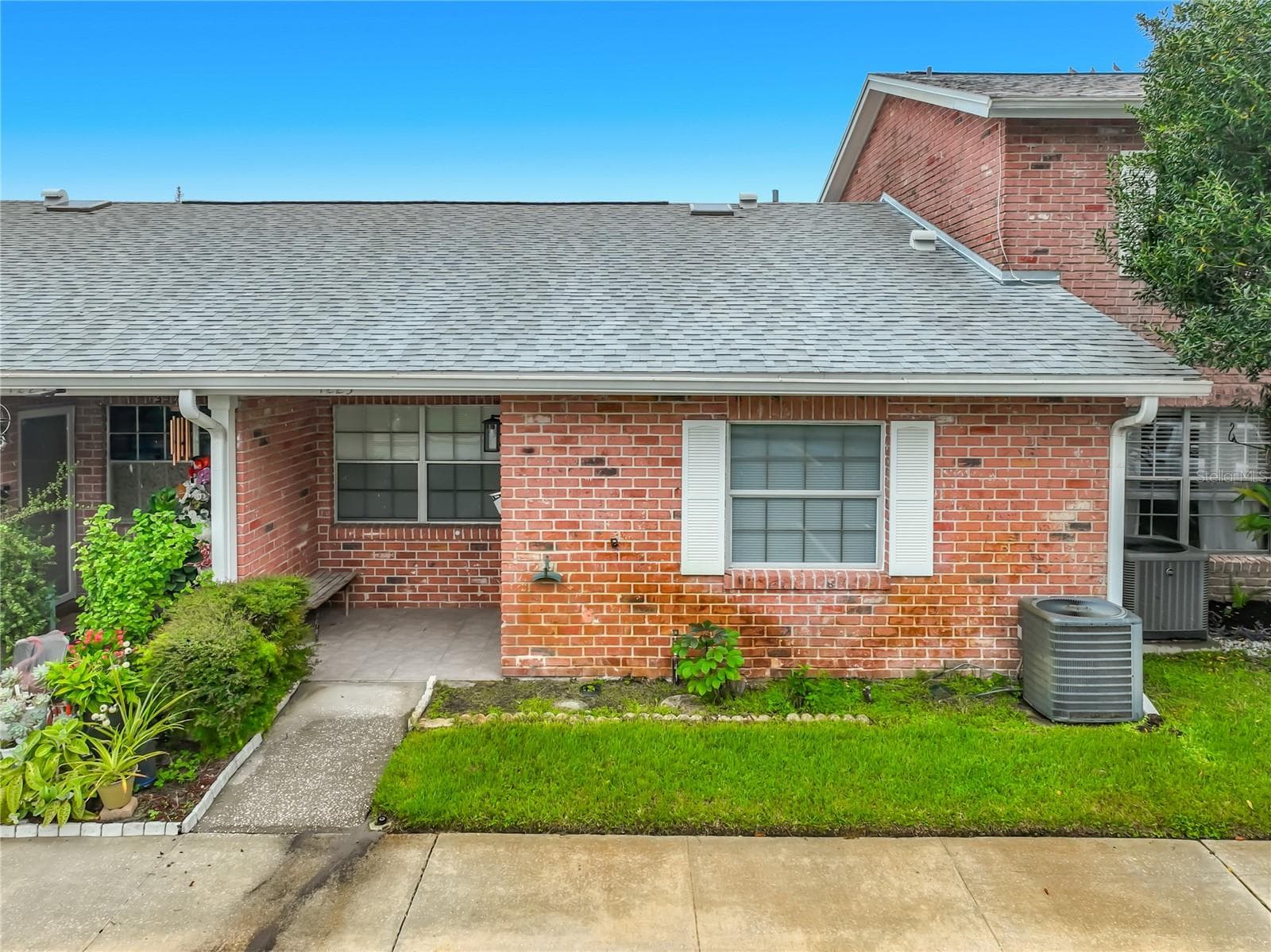 Charming one-story home offering 2 bedrooms, 2 full bathrooms and a spacious layout. - 1225 CARRIAGE LN #1, ORLANDO