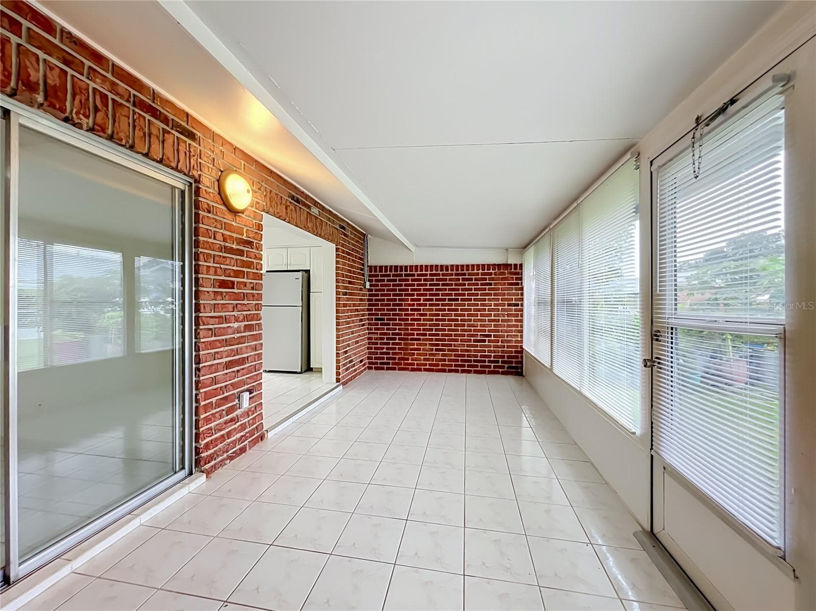 An additional flexible living space perfect for relaxing, entertaining or working from home. - 1225 CARRIAGE LN #1, ORLANDO