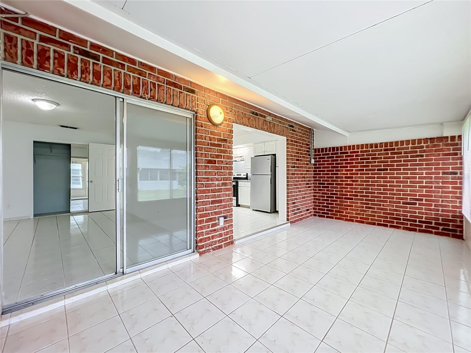 Generous Florida room provides even more space to spread out and make your own. - 1225 CARRIAGE LN #1, ORLANDO