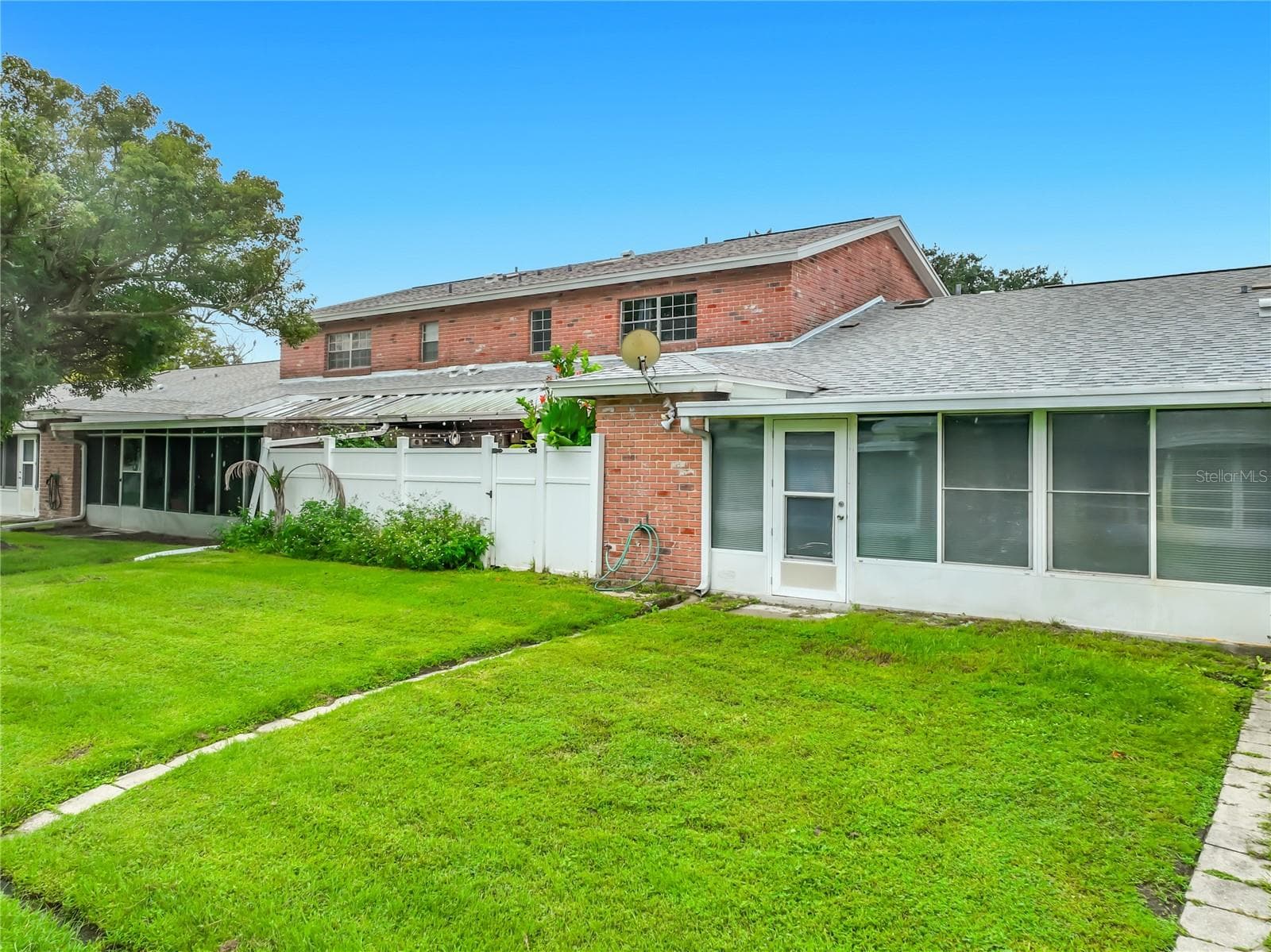 Another look at the home's exterior and surrounding green space. - 1225 CARRIAGE LN #1, ORLANDO