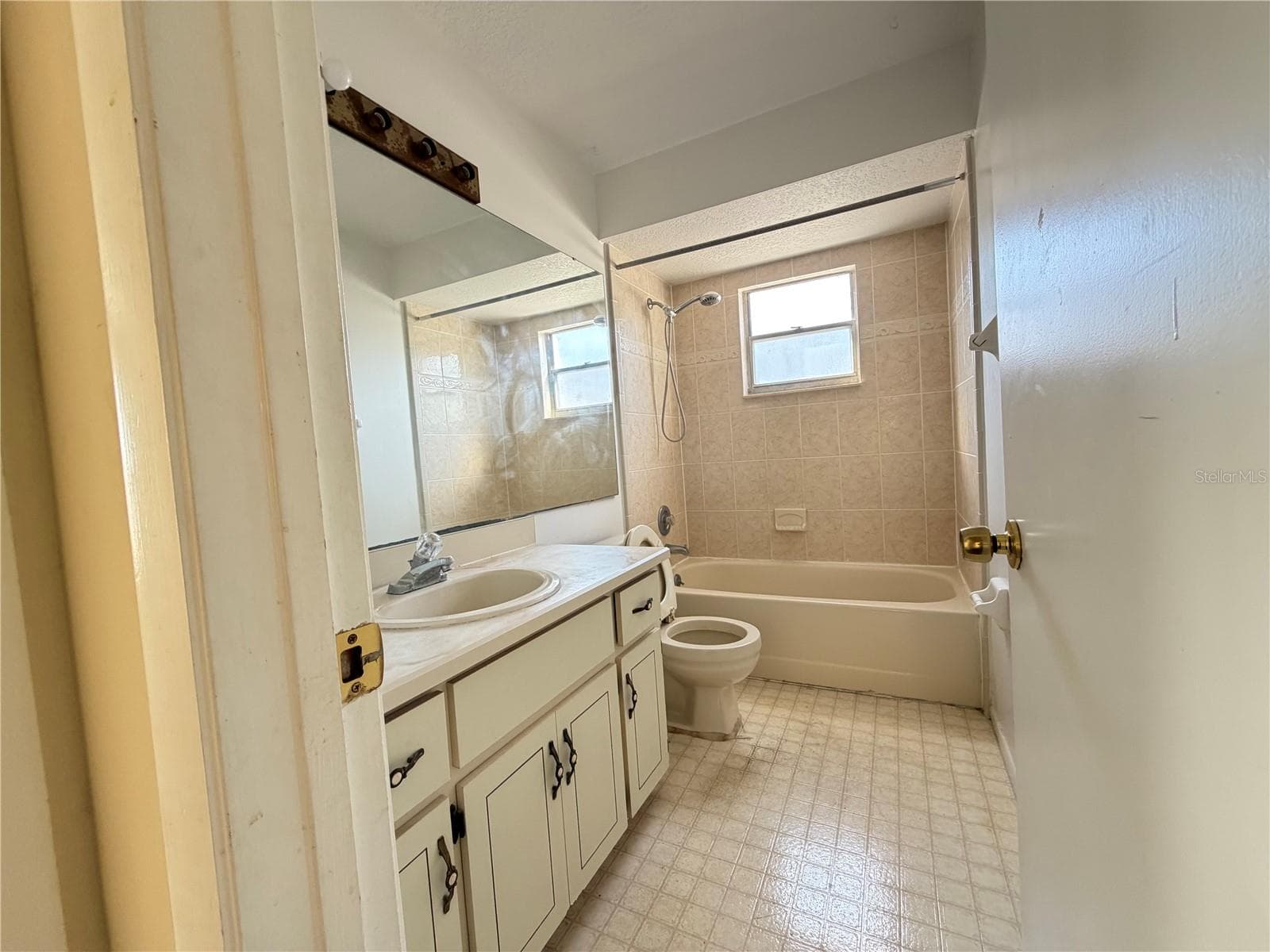Hall Bath - 2750 SAFFRON DR, ORLANDO