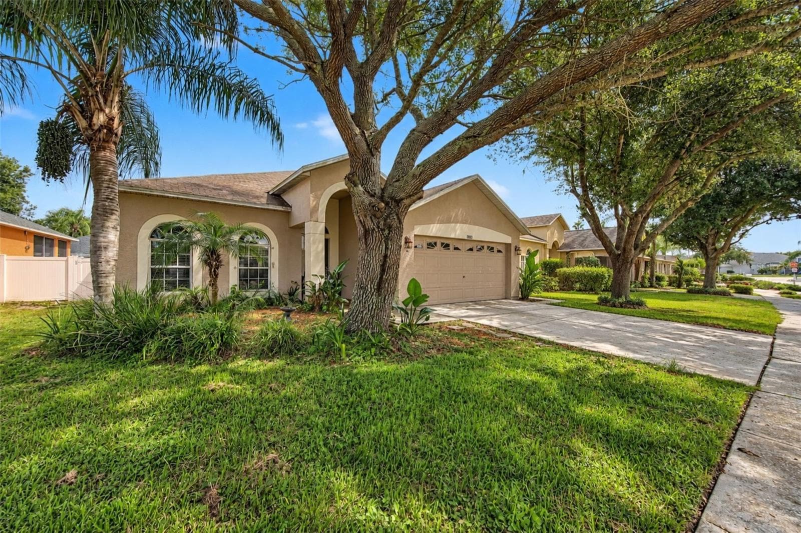 Single Family Residence at 10330 GOLDENBROOK WAY, TAMPA, photo 2 of 41