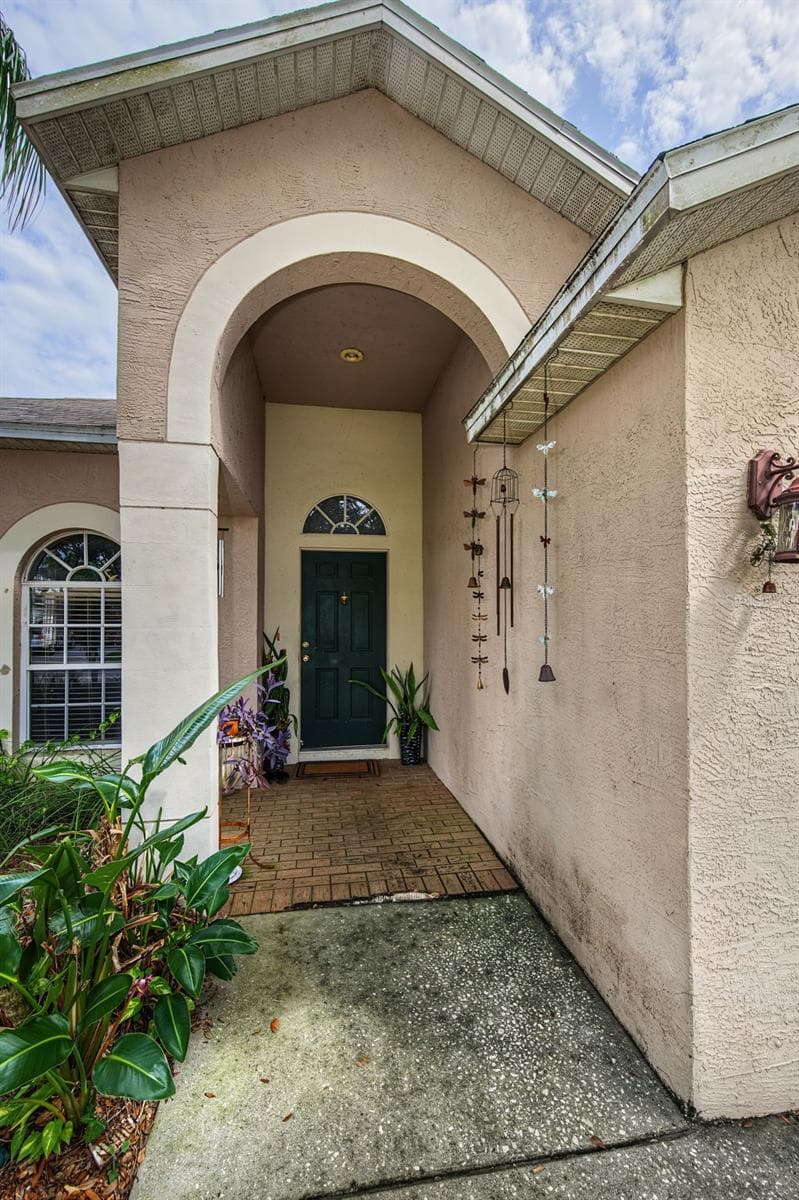 Single Family Residence at 10330 GOLDENBROOK WAY, TAMPA, photo 4 of 41