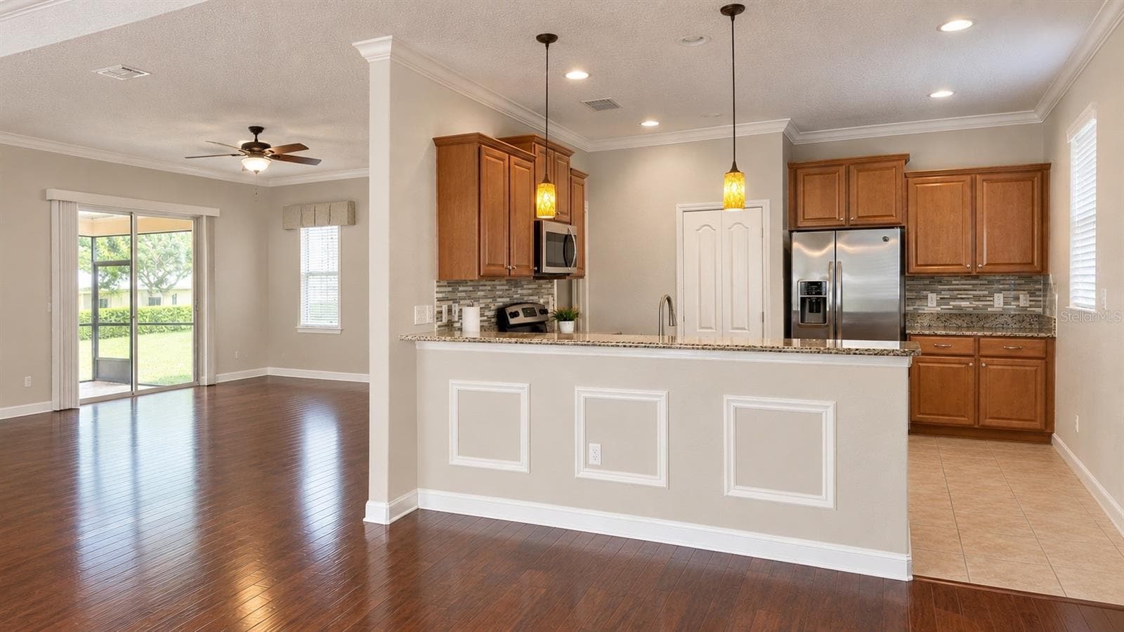 KITCHEN, EAT IN AREA, & LIVING ROOM WITHOUT FURNITURE - 4056 SERENA LN, CLERMONT