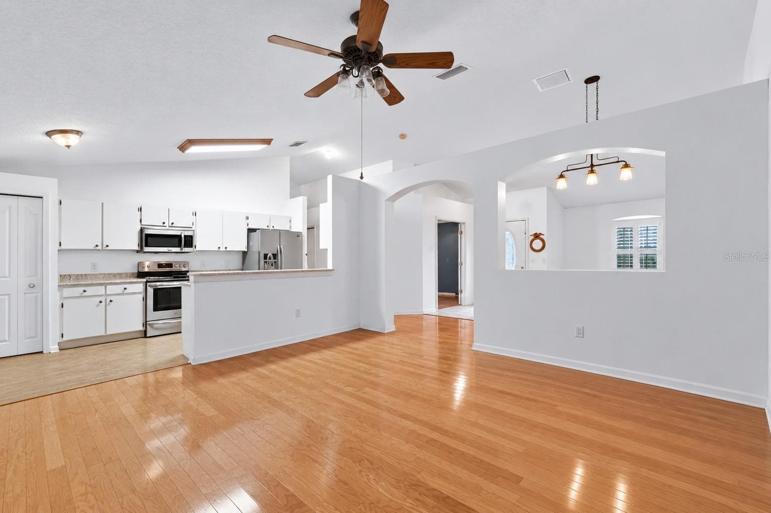 Single Family Residence at 14701 REDCLIFF DR, TAMPA, photo 10 of 34
