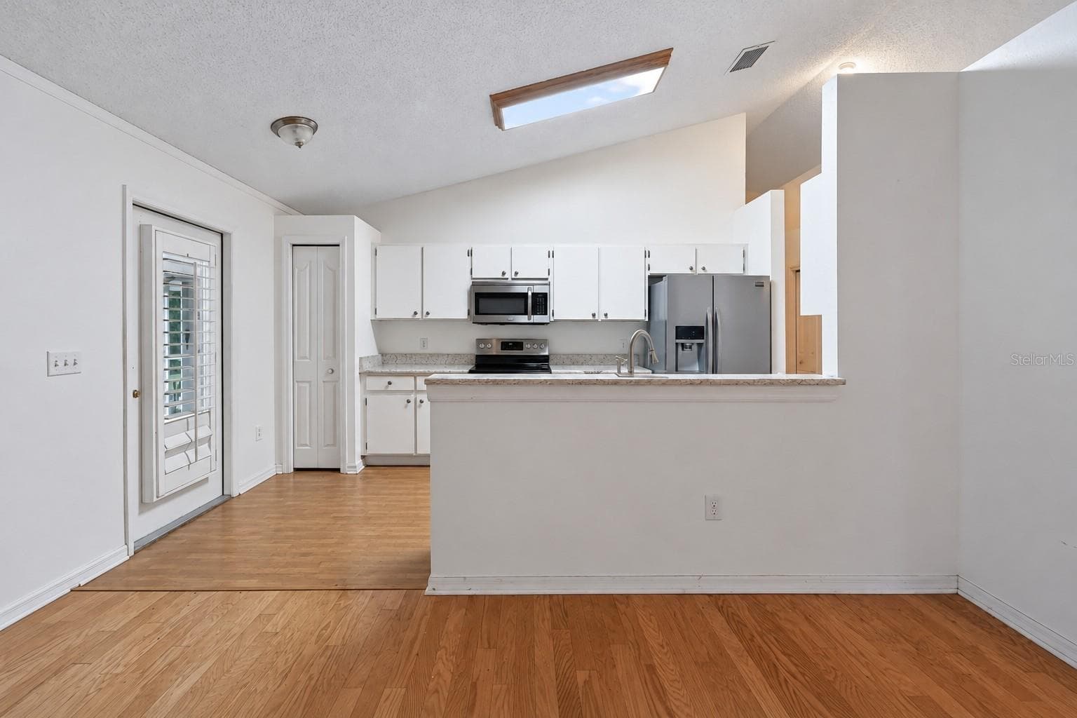 Single Family Residence at 14701 REDCLIFF DR, TAMPA, photo 14 of 34