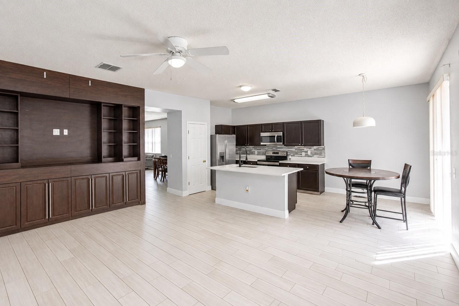 Single Family Residence at 1523 BLUE HORIZON DR, CLERMONT, photo 9 of 32