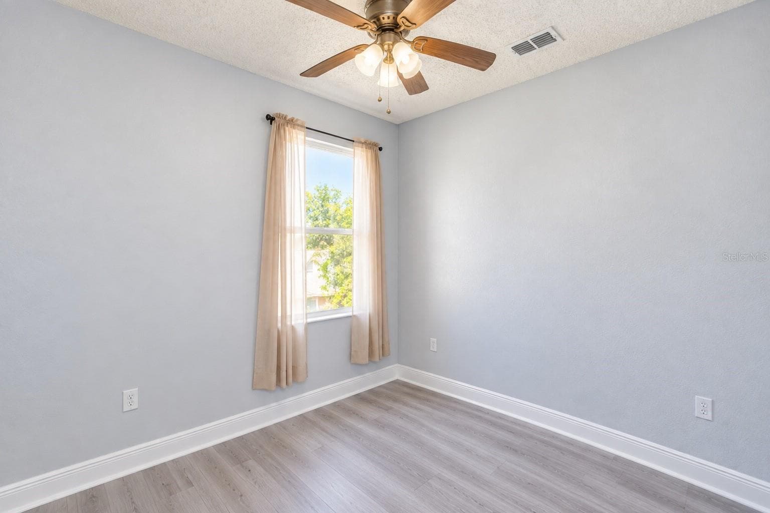 Single Family Residence at 1523 BLUE HORIZON DR, CLERMONT, photo 19 of 32