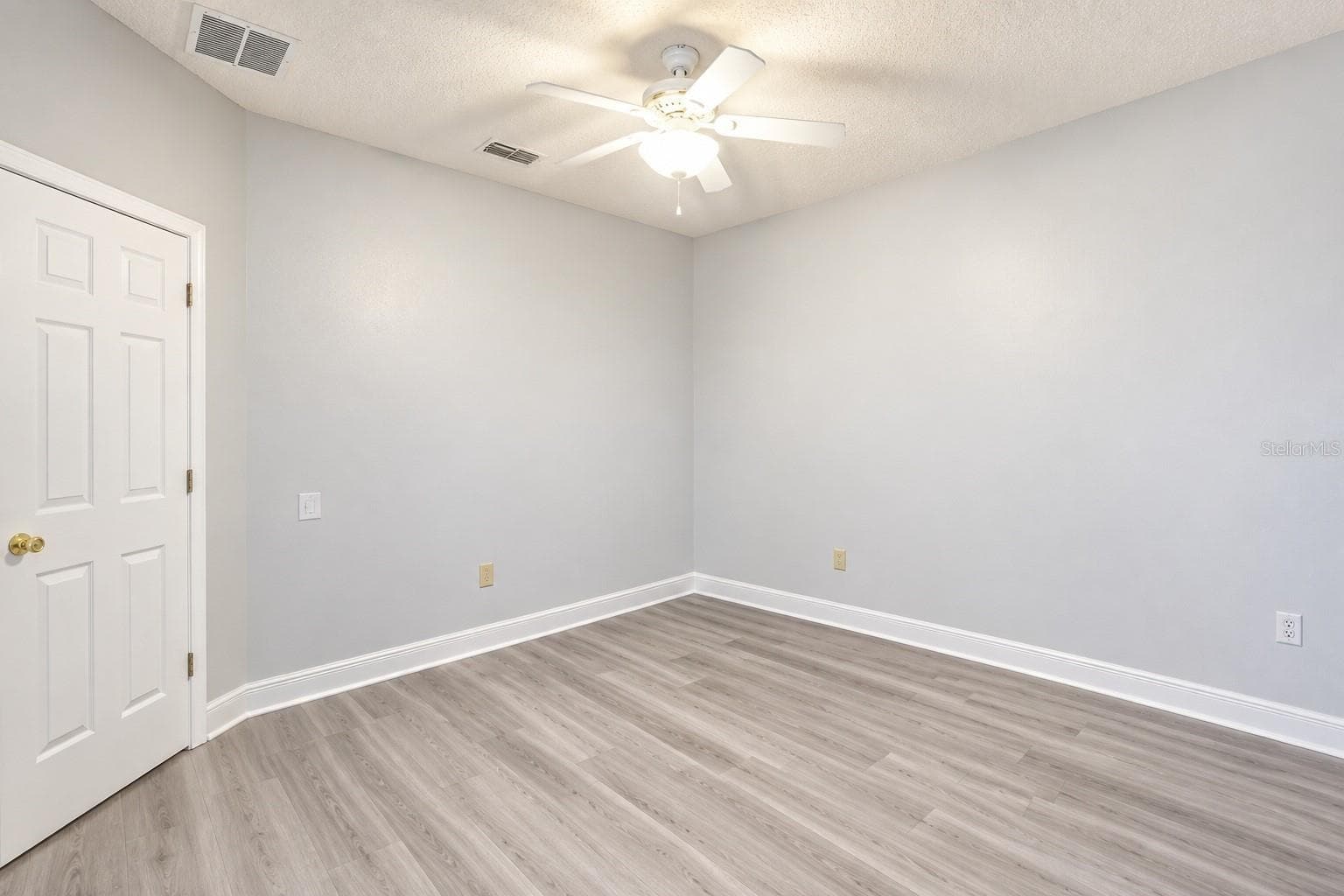 Single Family Residence at 1523 BLUE HORIZON DR, CLERMONT, photo 26 of 32