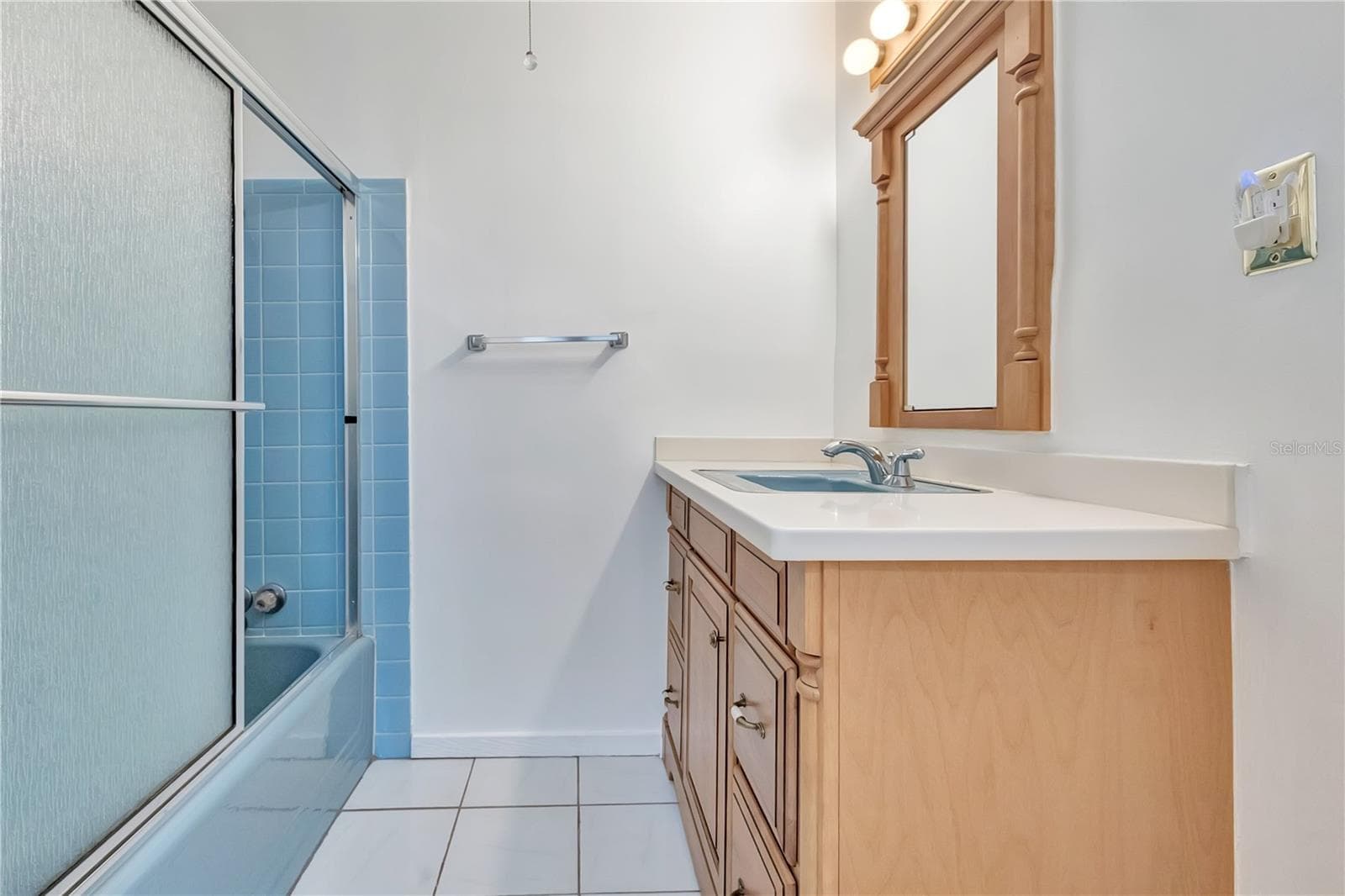 Bathroom 2 - 1615 LAKE MIRIAM DR, LAKELAND