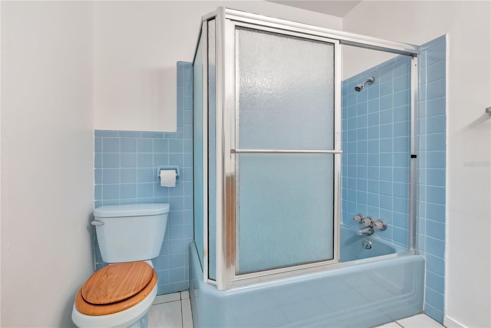 Bathroom 2 - 1615 LAKE MIRIAM DR, LAKELAND