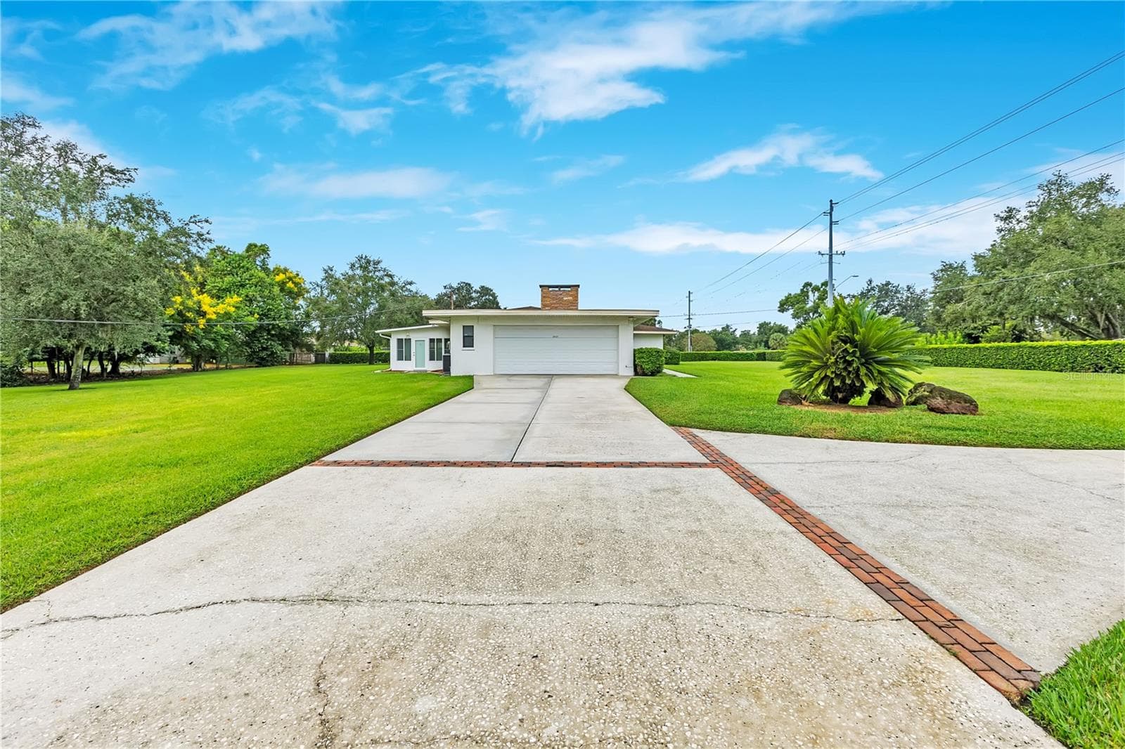Parking Pad - 1615 LAKE MIRIAM DR, LAKELAND