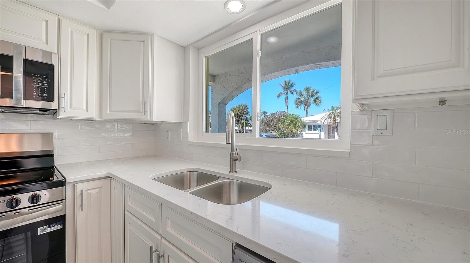 Condominium at 554 SPANISH DR S, LONGBOAT KEY, photo 11 of 74