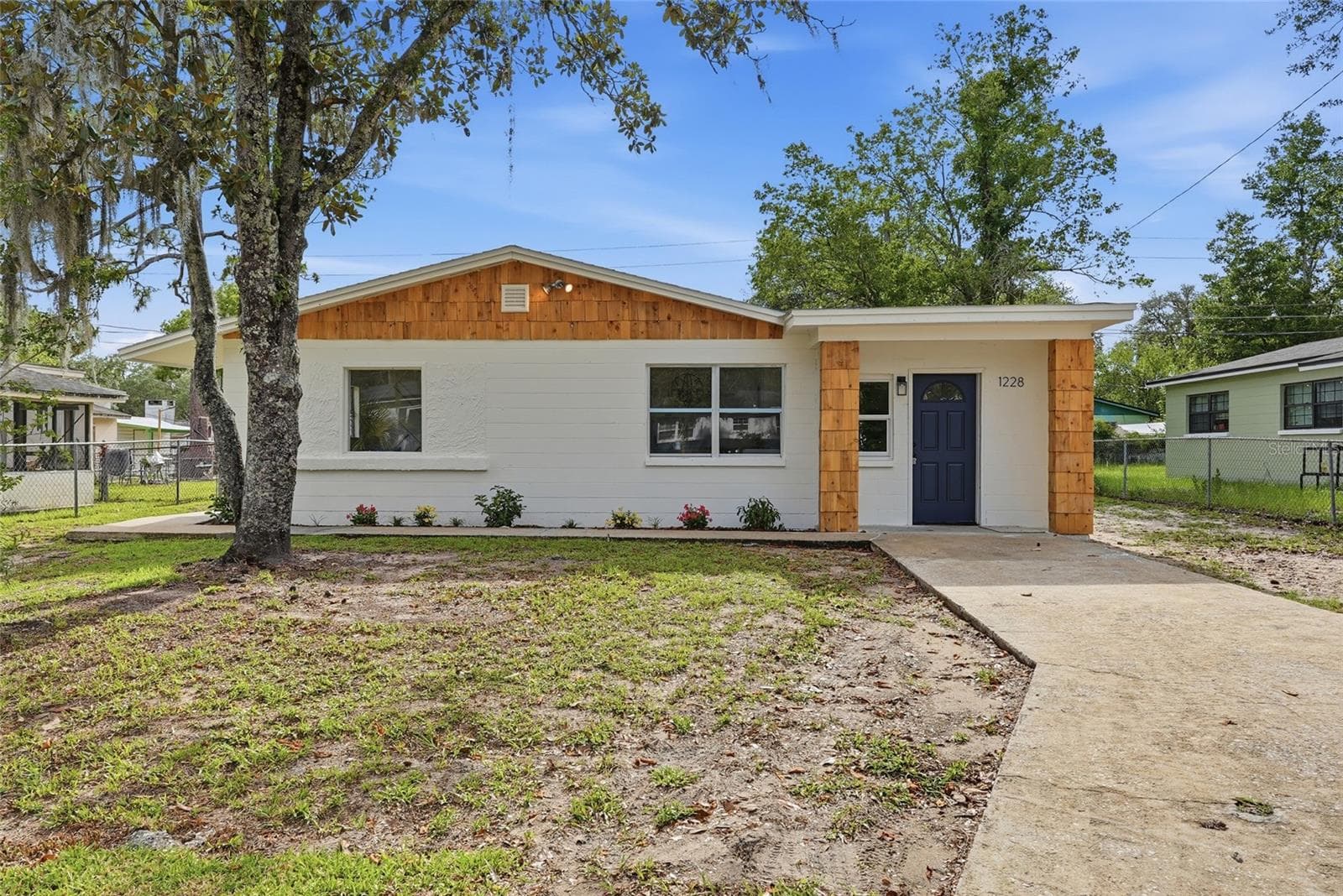 Single Family Residence at 1228 SE 19TH ST, GAINESVILLE, photo 2 of 28