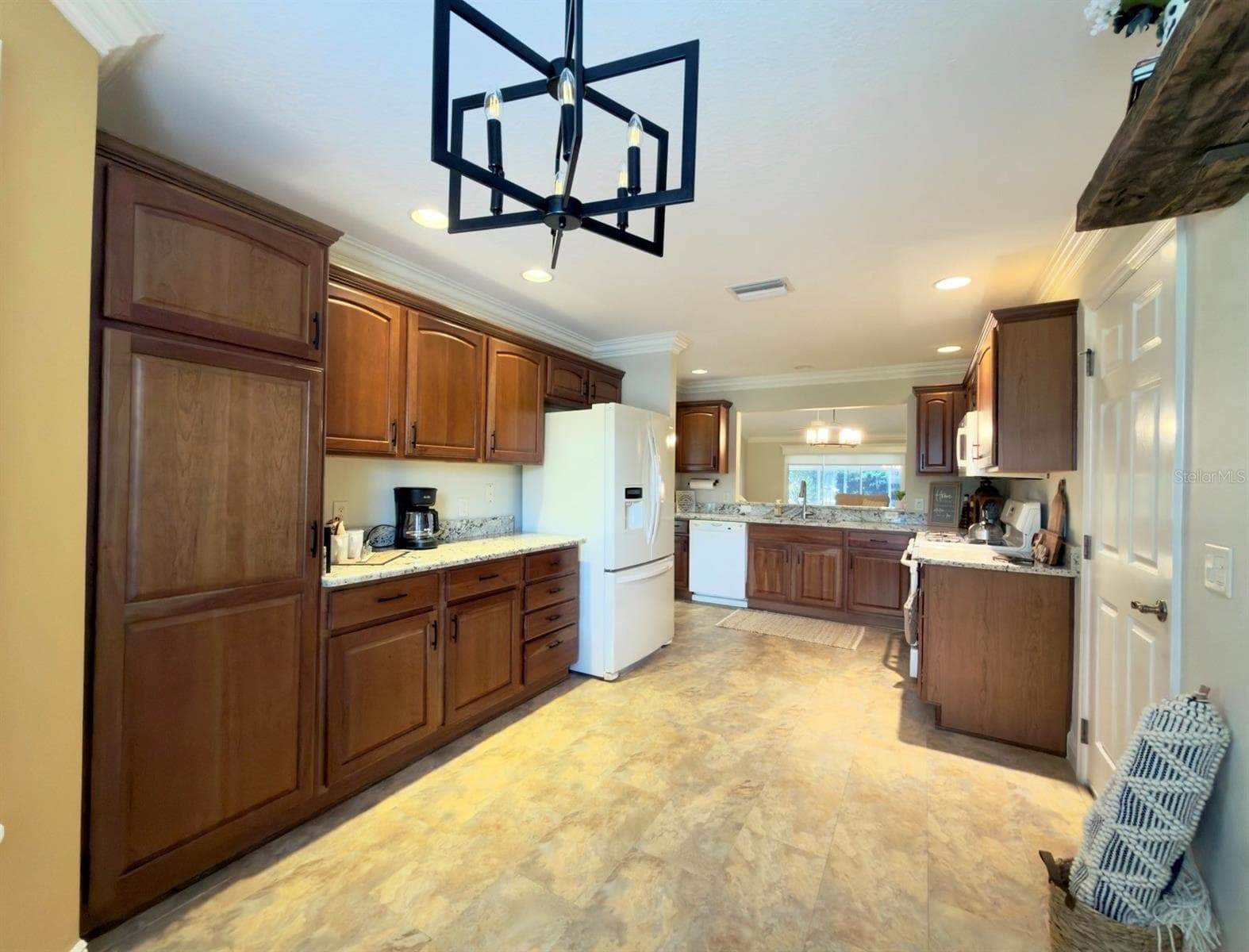 Single Family Residence at 497 LITTLE RIVER PATH, THE VILLAGES, photo 7 of 33
