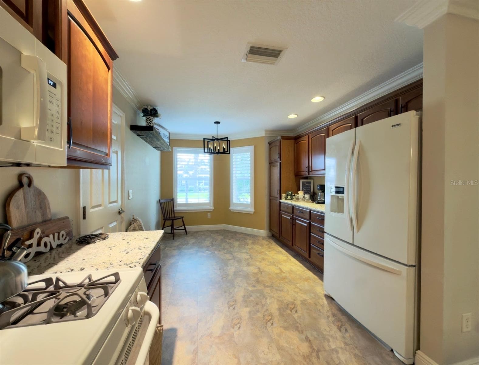 Single Family Residence at 497 LITTLE RIVER PATH, THE VILLAGES, photo 8 of 33