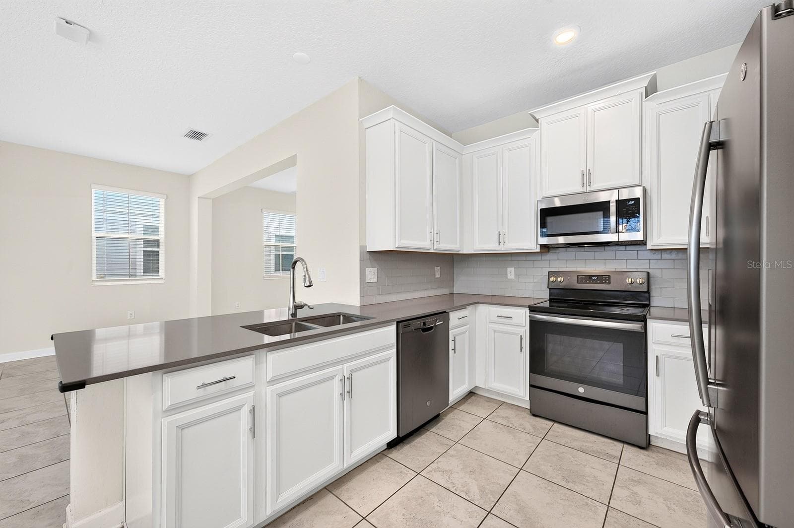Kitchen - 4911 TRIBUTE TRL, KISSIMMEE