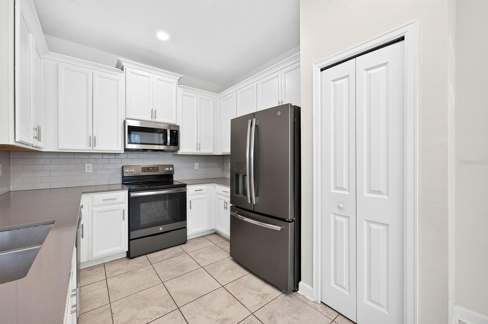 Kitchen - 4911 TRIBUTE TRL, KISSIMMEE