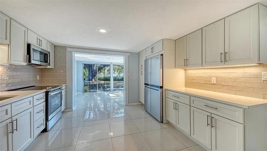 Single Family Residence at 5529 NUTMEG AVE, SARASOTA, photo 3 of 33