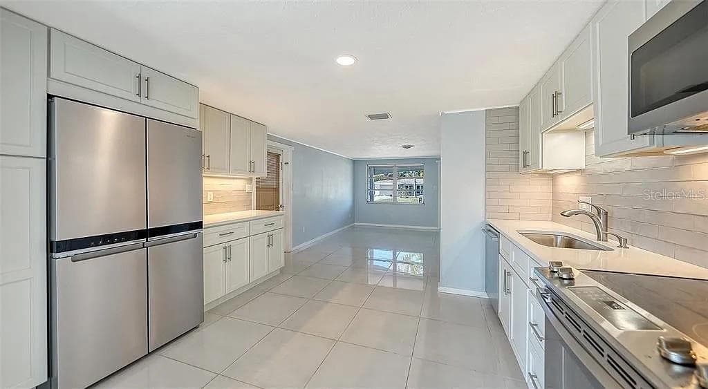 Single Family Residence at 5529 NUTMEG AVE, SARASOTA, photo 4 of 33