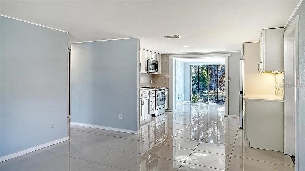 Single Family Residence at 5529 NUTMEG AVE, SARASOTA, photo 5 of 33