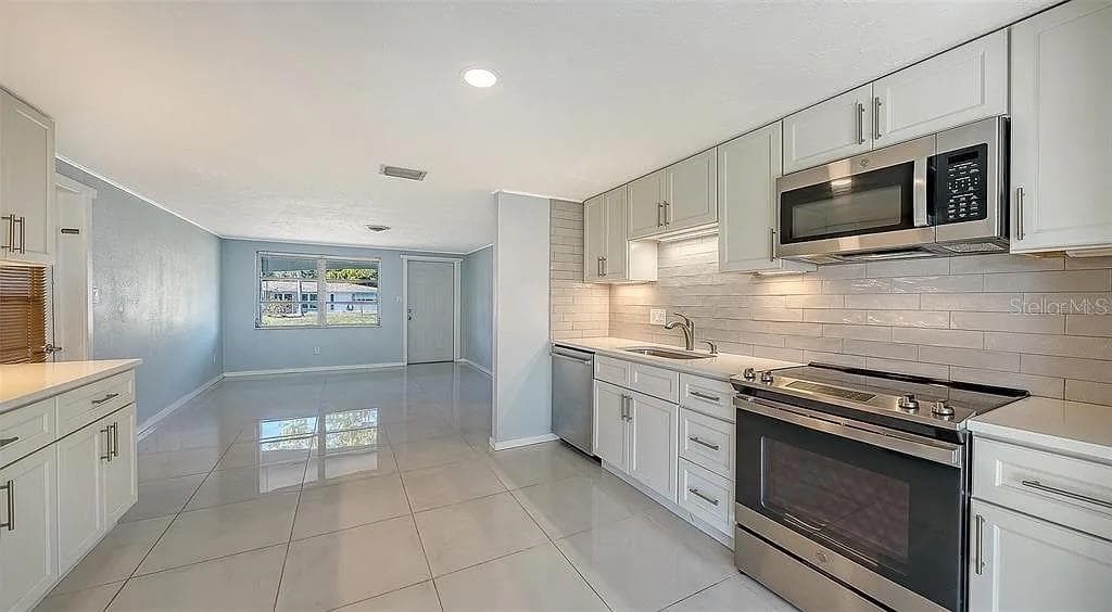 Single Family Residence at 5529 NUTMEG AVE, SARASOTA, photo 6 of 33