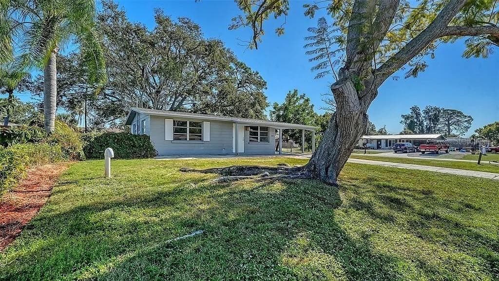 Single Family Residence at 5529 NUTMEG AVE, SARASOTA, photo 8 of 33