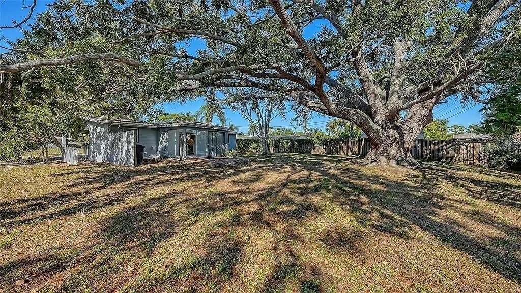 Single Family Residence at 5529 NUTMEG AVE, SARASOTA, photo 10 of 33