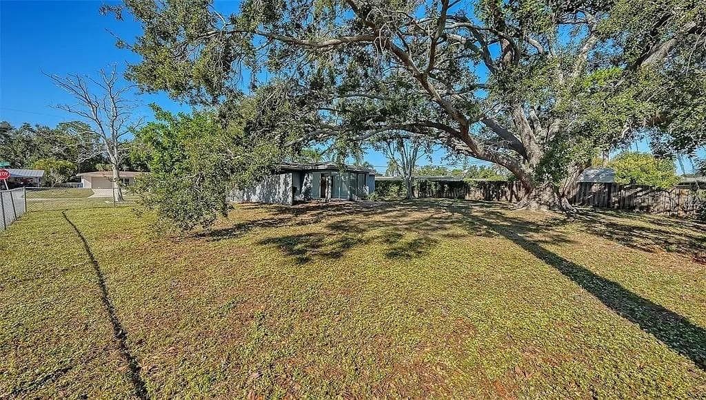 Single Family Residence at 5529 NUTMEG AVE, SARASOTA, photo 12 of 33