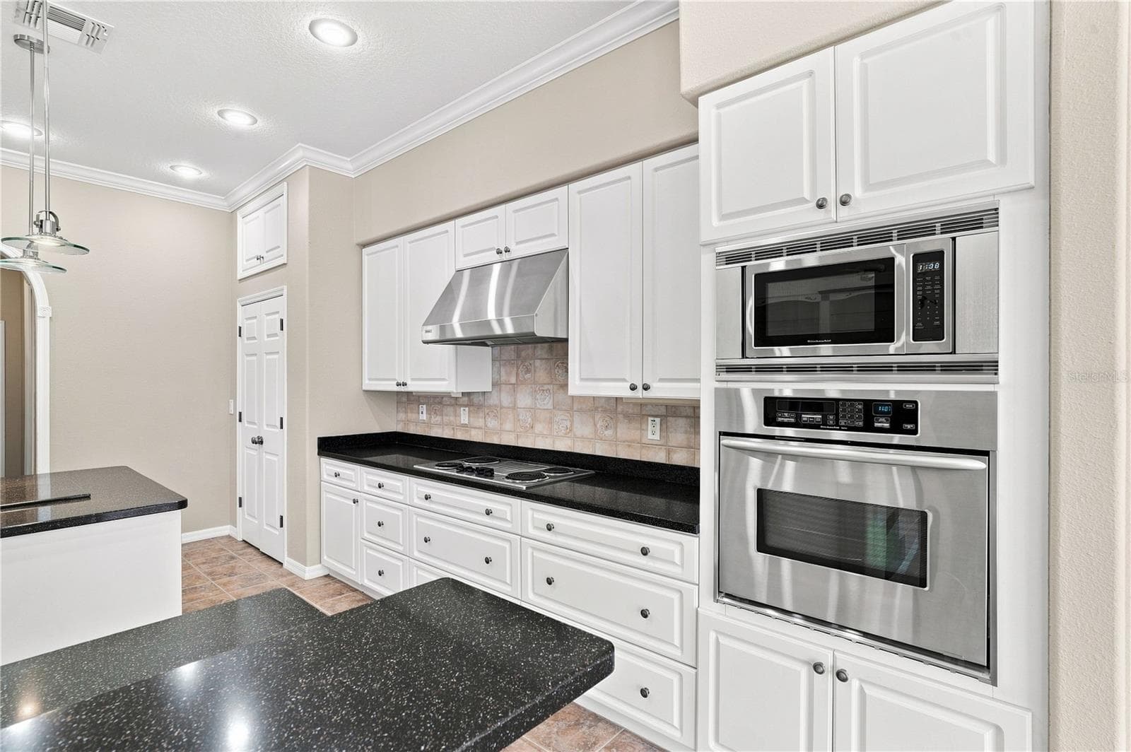 Primary Bedroom / Sitting arfea - 8698 MISSISSIPPI RUN, WEEKI WACHEE