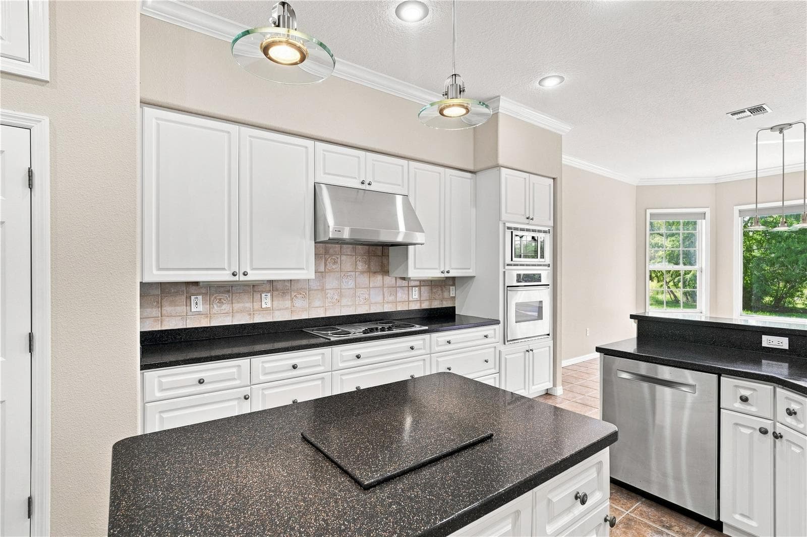 Gourmet kitchen - 8698 MISSISSIPPI RUN, WEEKI WACHEE