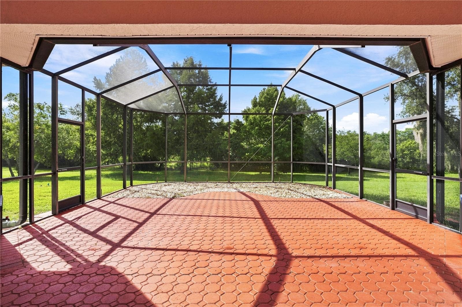 EXTRA LARGE SCREENED LANAI/ PATIO - 8698 MISSISSIPPI RUN, WEEKI WACHEE