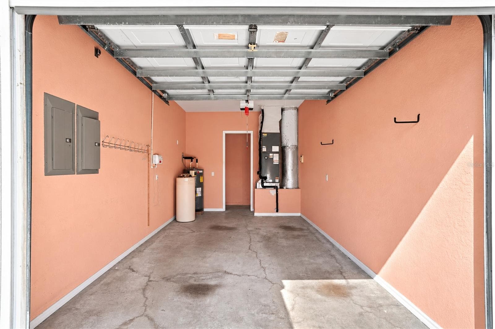 Garage #1 - 8698 MISSISSIPPI RUN, WEEKI WACHEE