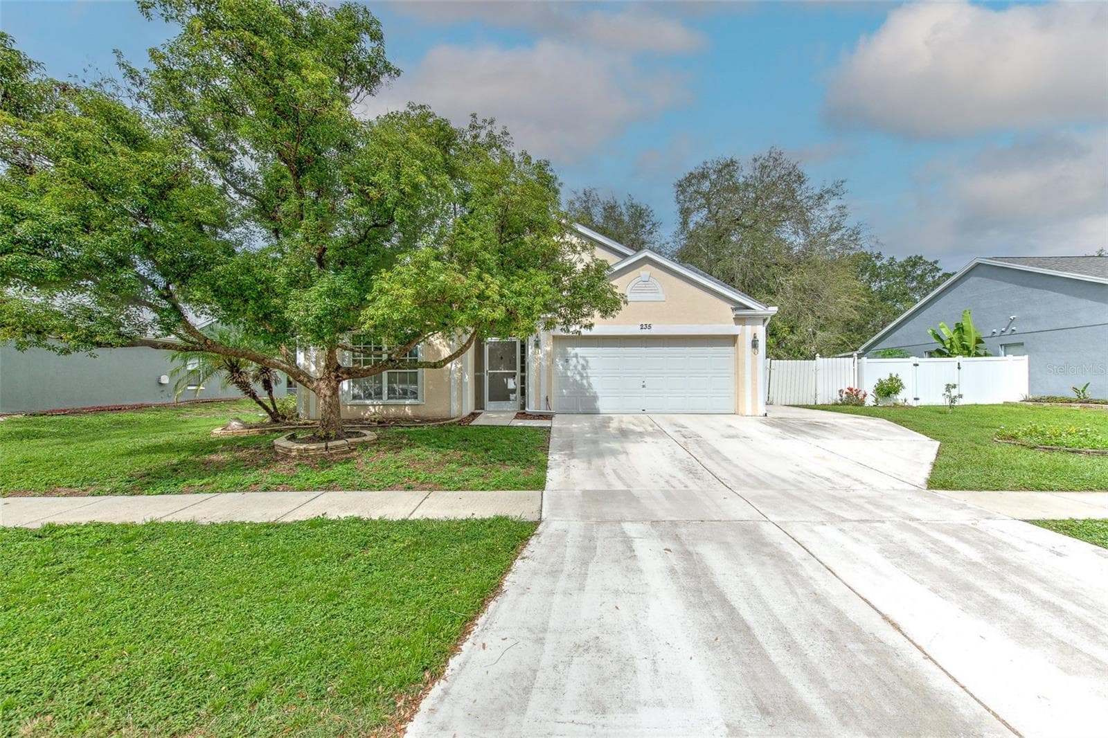 235 LAKEWAY LN
