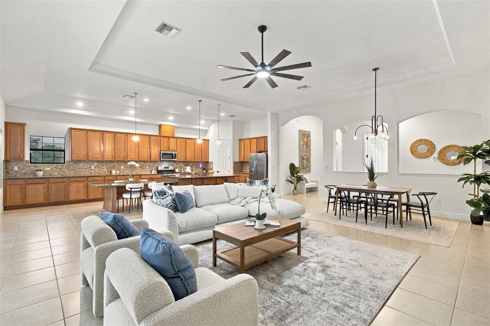 Single Family Residence at 901 GRAND CRESTA AVE, BRANDON, photo 16 of 79