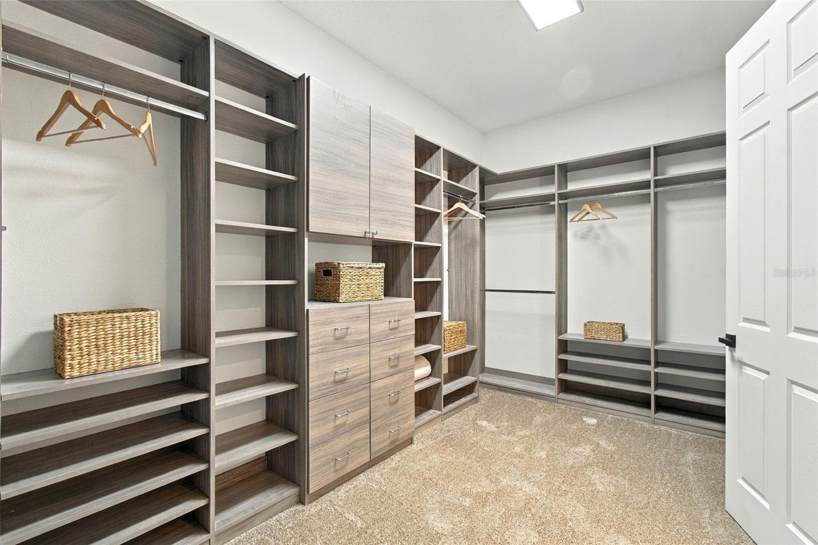 Primary Walk in Closet - 901 GRAND CRESTA AVE, BRANDON