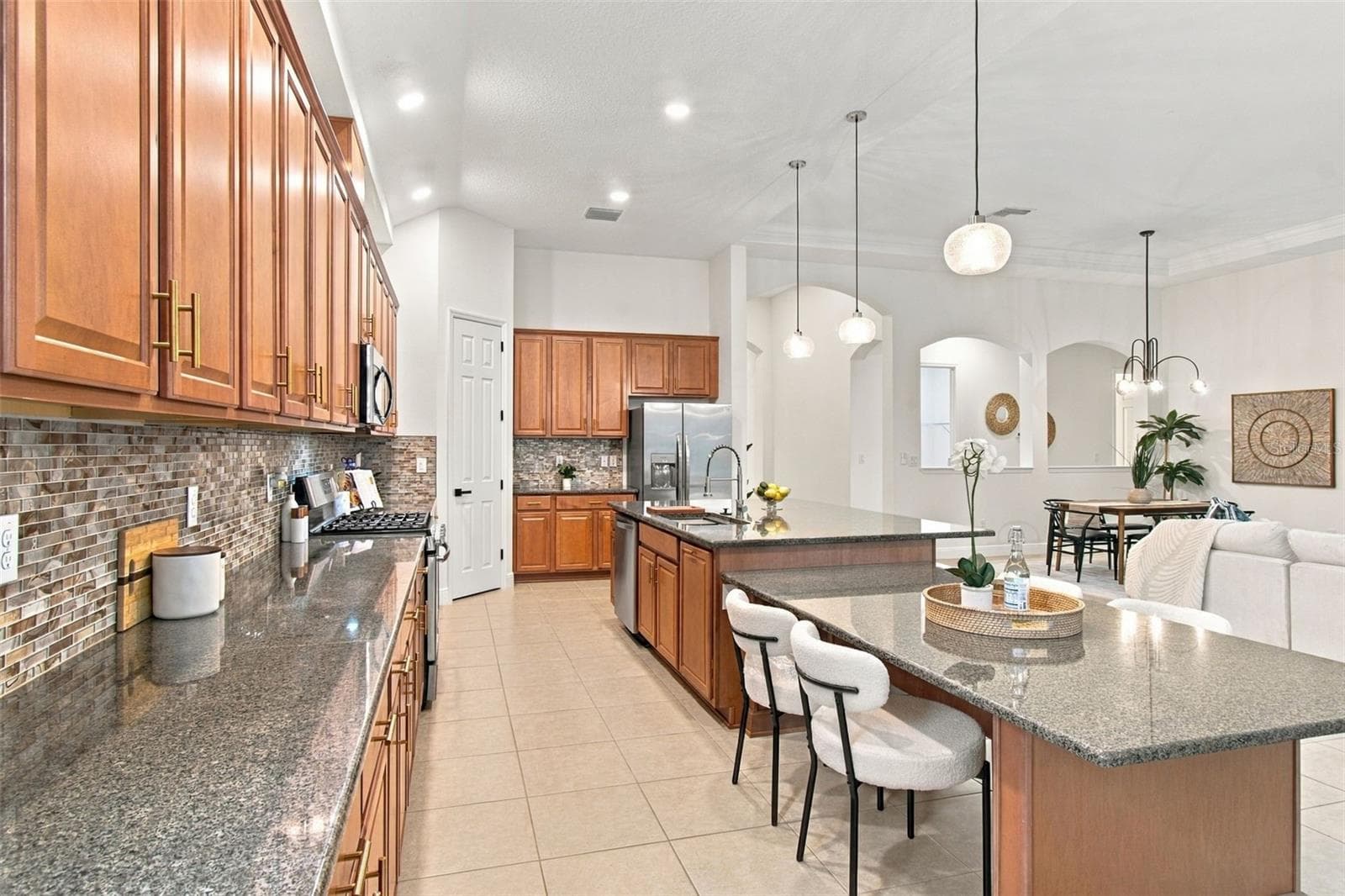 Single Family Residence at 901 GRAND CRESTA AVE, BRANDON, photo 33 of 79